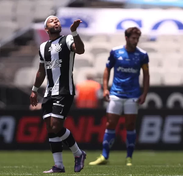 Memphis Depay baalt ondanks overwinning: ‘Ik ben boos’