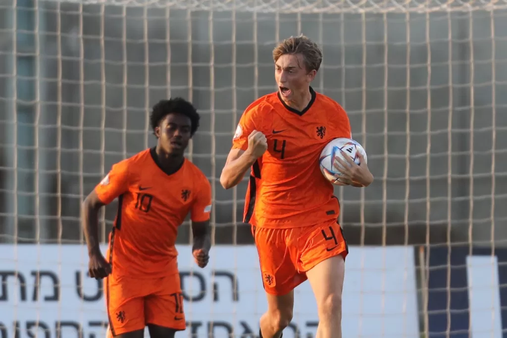 Dean-Huijsen-oranje-nederland