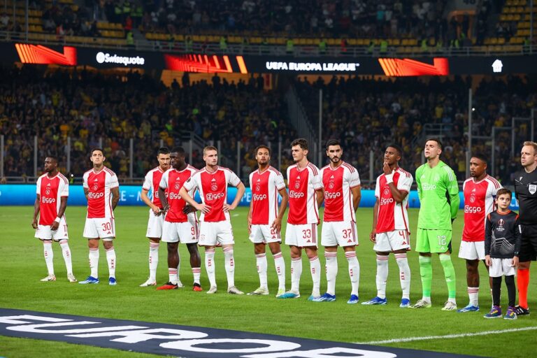 Middelmatig Ajax pakt puntje in Athene 1-1